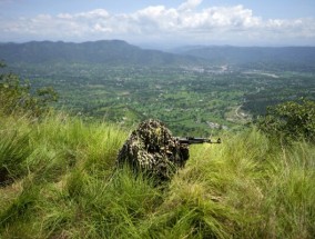 美联社图片:印度士兵在克什米尔叛乱分子袭击不断增加的情况下进行反叛乱演习