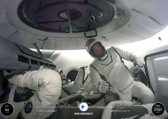 太空探索技术公司的北极星黎明号在首次私人太空行走后返回地球